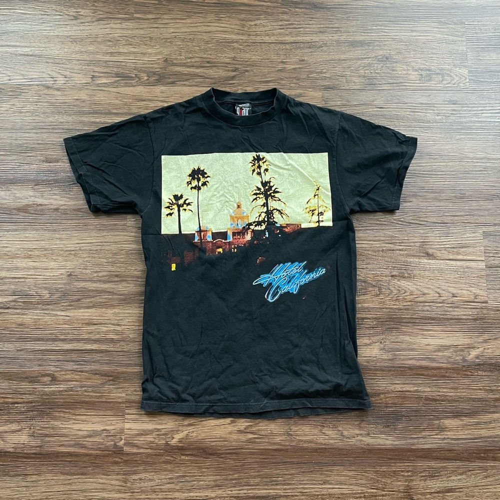 Vintage The Eagles rock band Hotel California Hell Freezes Over 1995 t-shirt